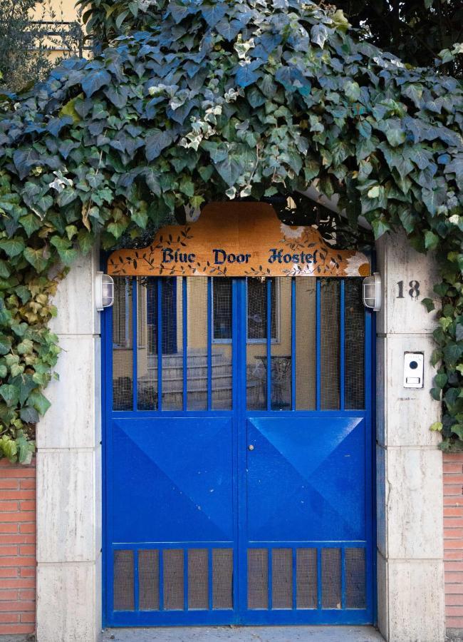 Blue Door Hostel Tirana Exterior photo