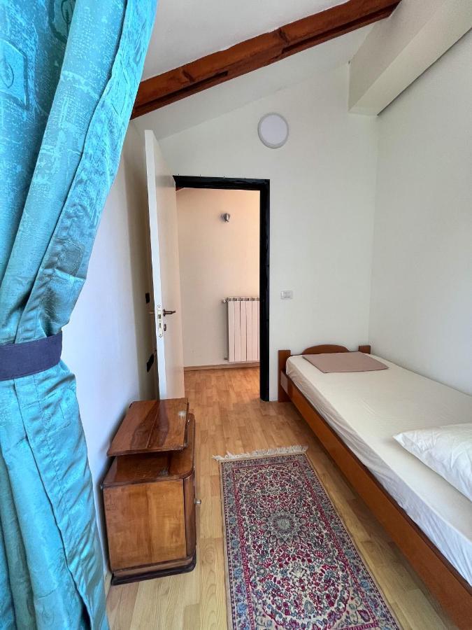 Blue Door Hostel Tirana Exterior photo