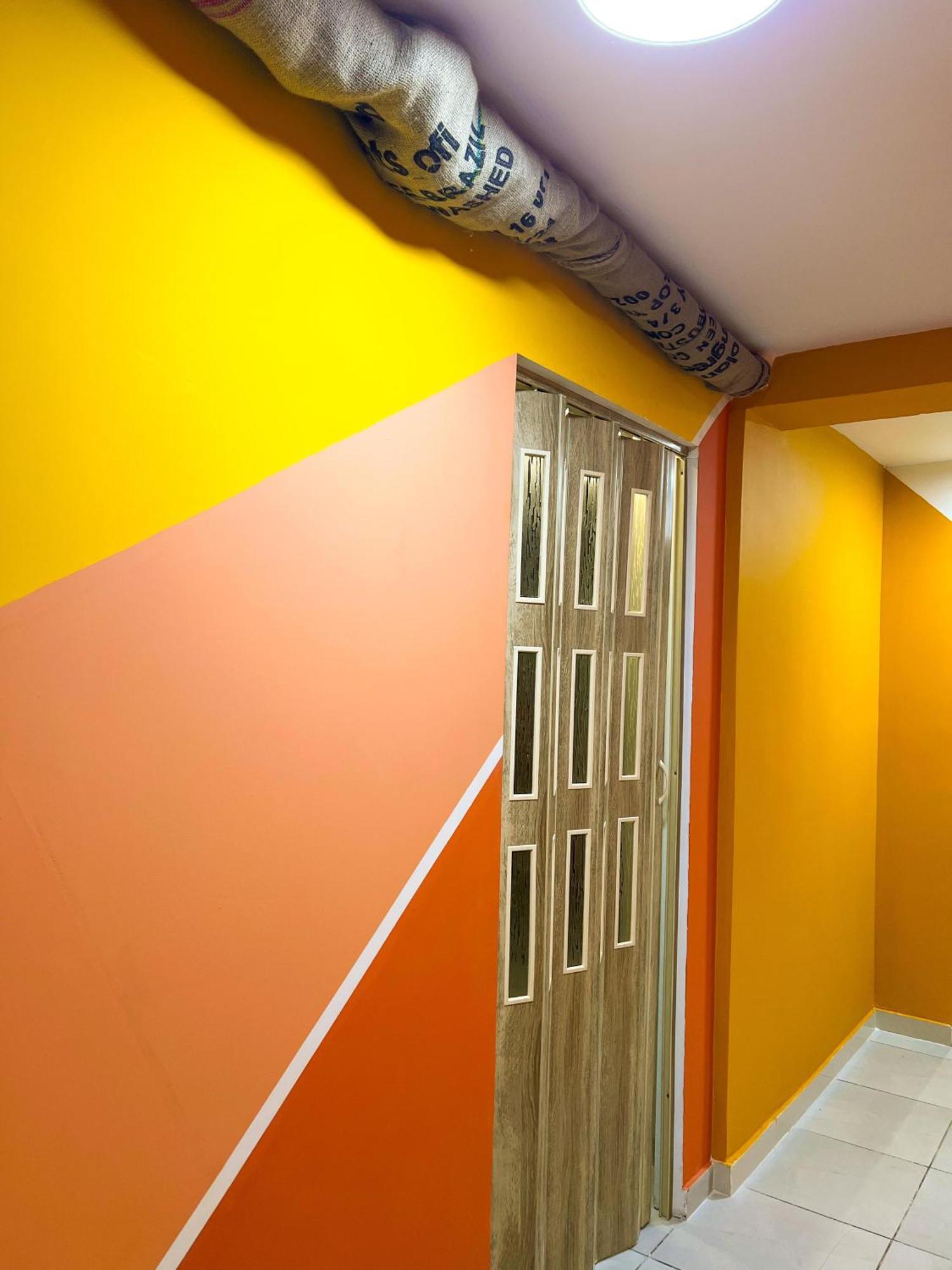 Blue Door Hostel Tirana Exterior photo