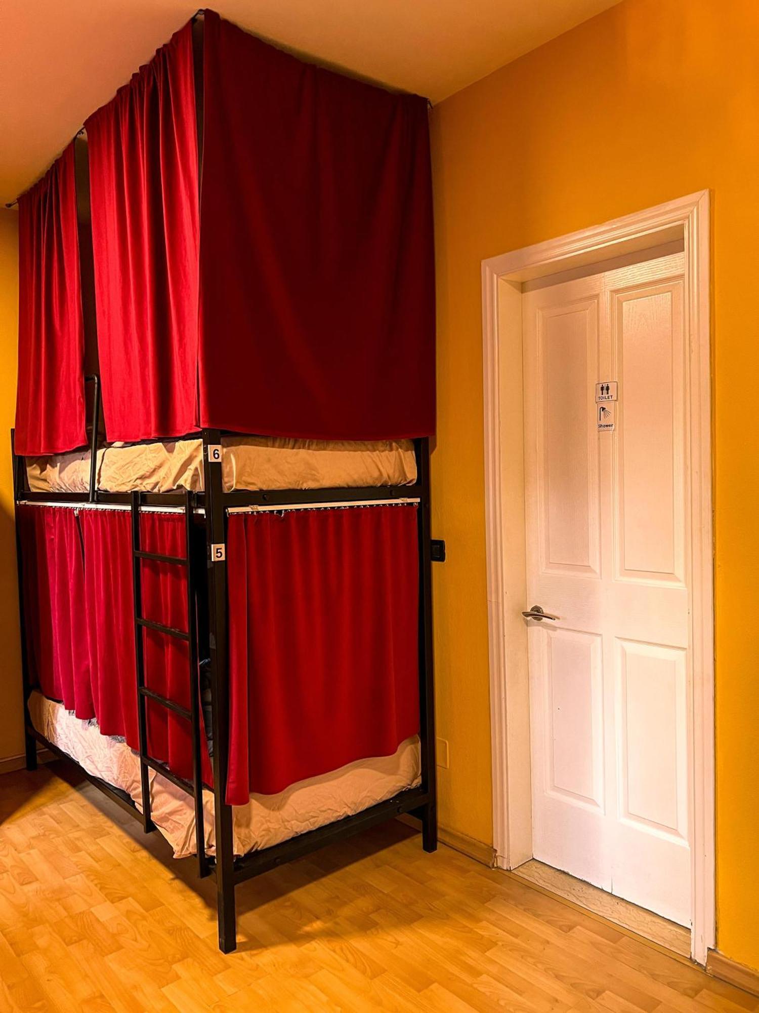 Blue Door Hostel Tirana Exterior photo