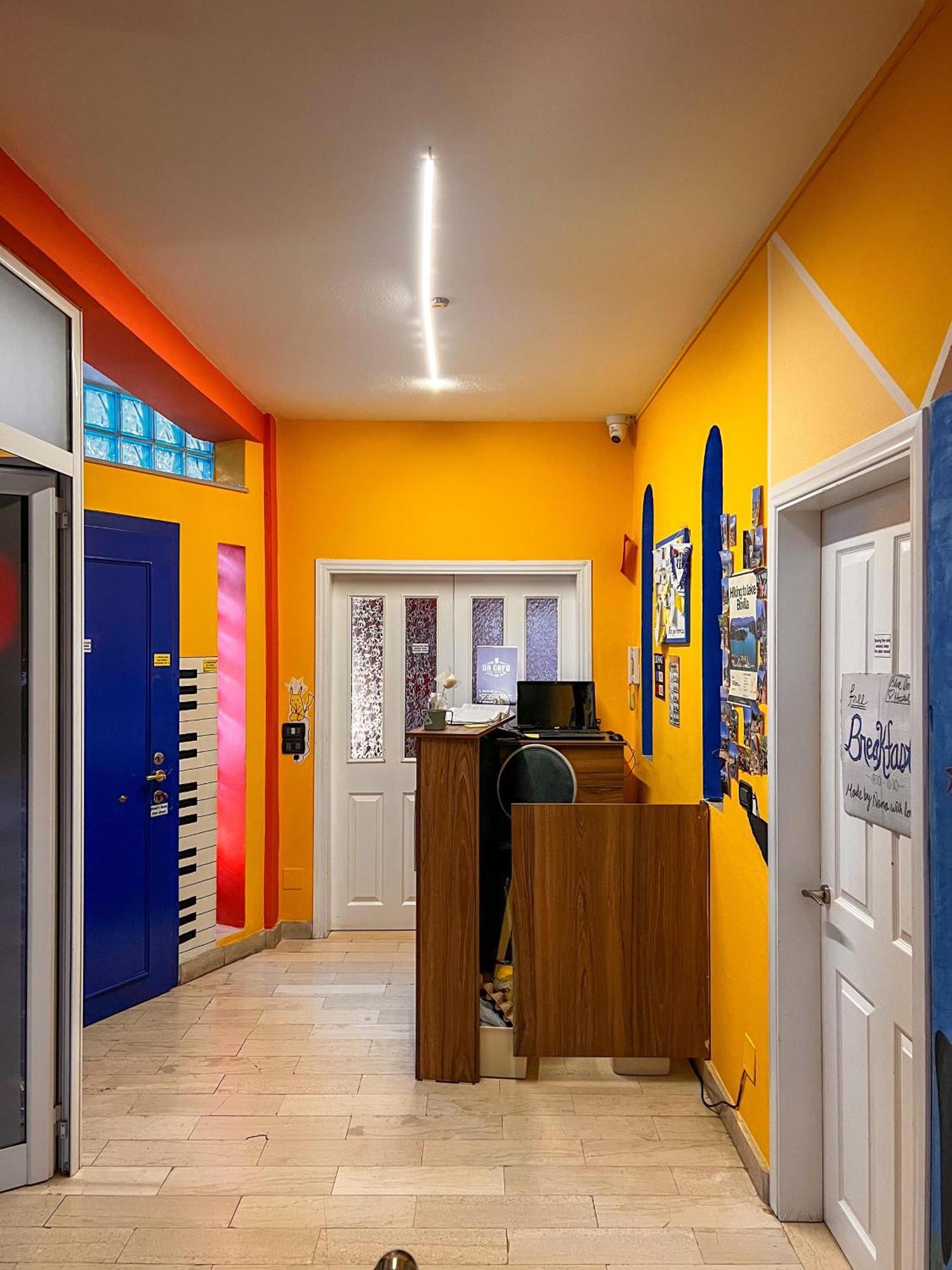 Blue Door Hostel Tirana Exterior photo